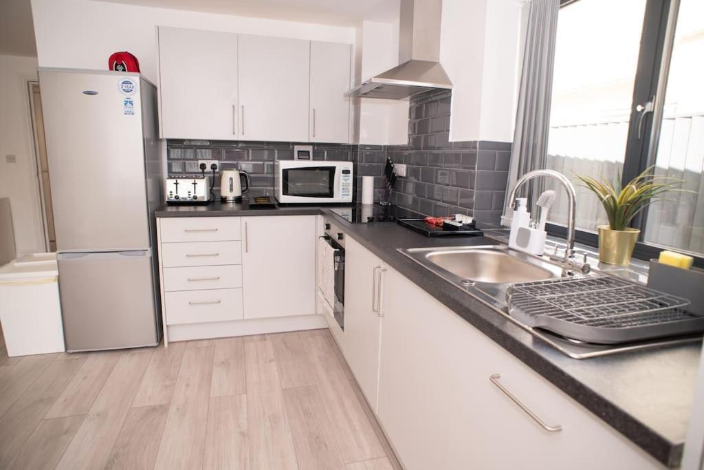 Maisy Lodge - Two Bed Lux Flat - Parking, Netflix, Wifi - Close To Blenheim Palace & Oxford - F2 كيدلينغتون المظهر الخارجي الصورة