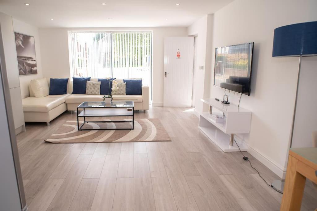 Maisy Lodge - Two Bed Lux Flat - Parking, Netflix, Wifi - Close To Blenheim Palace & Oxford - F2 كيدلينغتون المظهر الخارجي الصورة