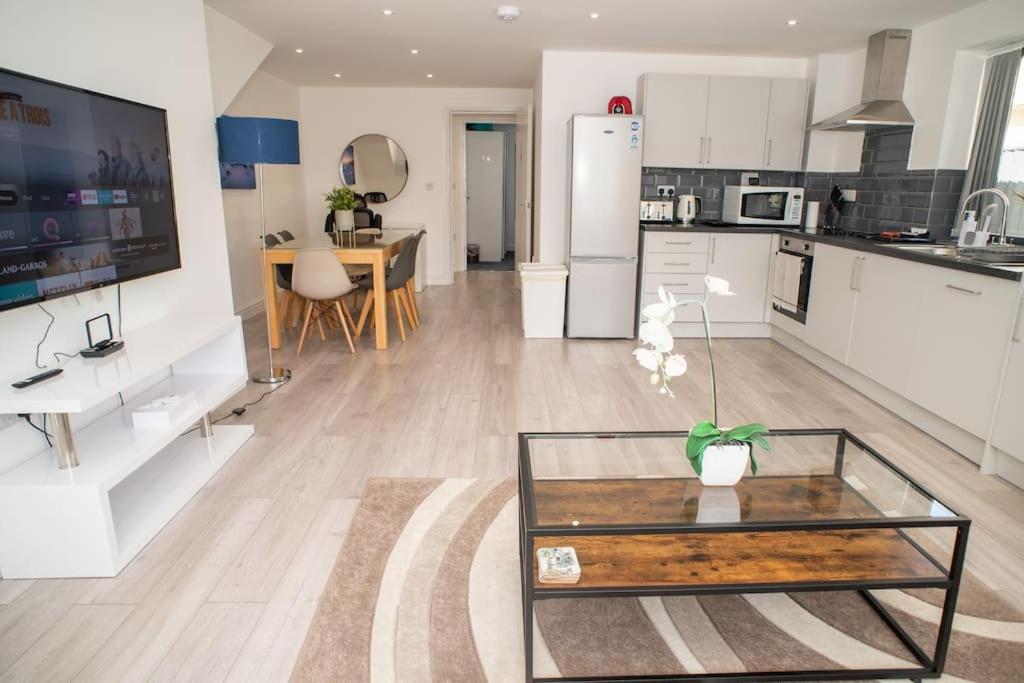 Maisy Lodge - Two Bed Lux Flat - Parking, Netflix, Wifi - Close To Blenheim Palace & Oxford - F2 كيدلينغتون المظهر الخارجي الصورة