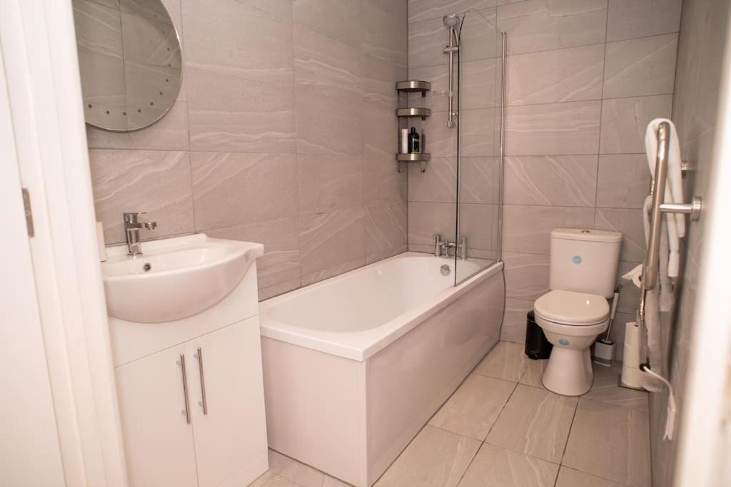 Maisy Lodge - Two Bed Lux Flat - Parking, Netflix, Wifi - Close To Blenheim Palace & Oxford - F2 كيدلينغتون المظهر الخارجي الصورة