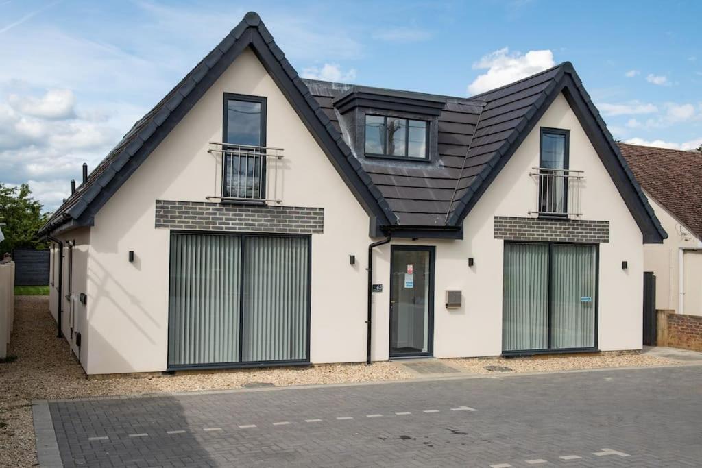 Maisy Lodge - Two Bed Lux Flat - Parking, Netflix, Wifi - Close To Blenheim Palace & Oxford - F2 كيدلينغتون المظهر الخارجي الصورة